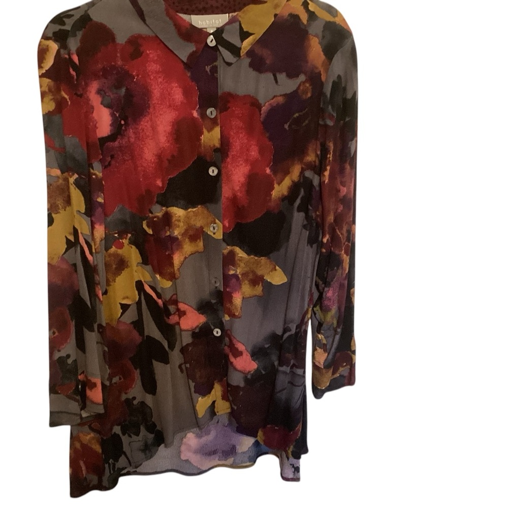 Habitat button down long sleeved shirt in multi colored pattern size medium EUC